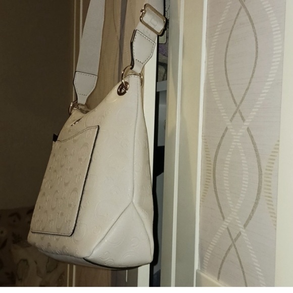 Guess Logo Embossed Chucky Crossbody NWOT Cream Color Vegan Leather - Picture 3 of 9